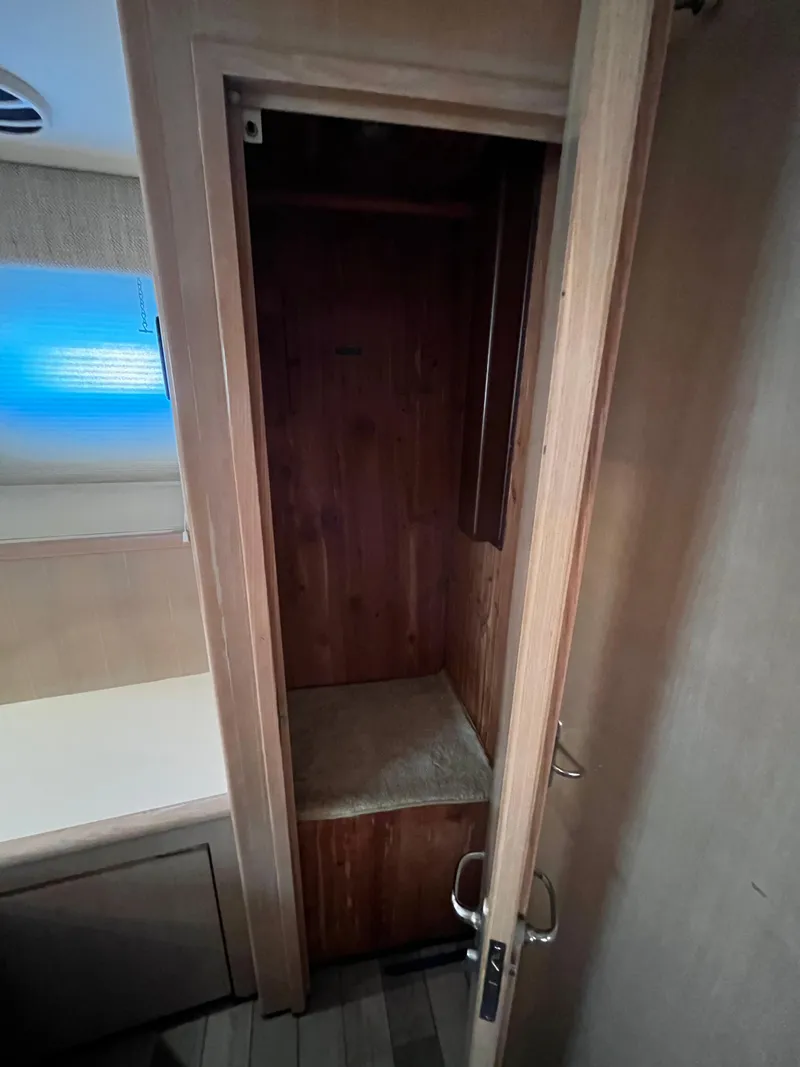 Slide: The Image of Hatteras 52 Cockpit Motoryacht 1991 - 93