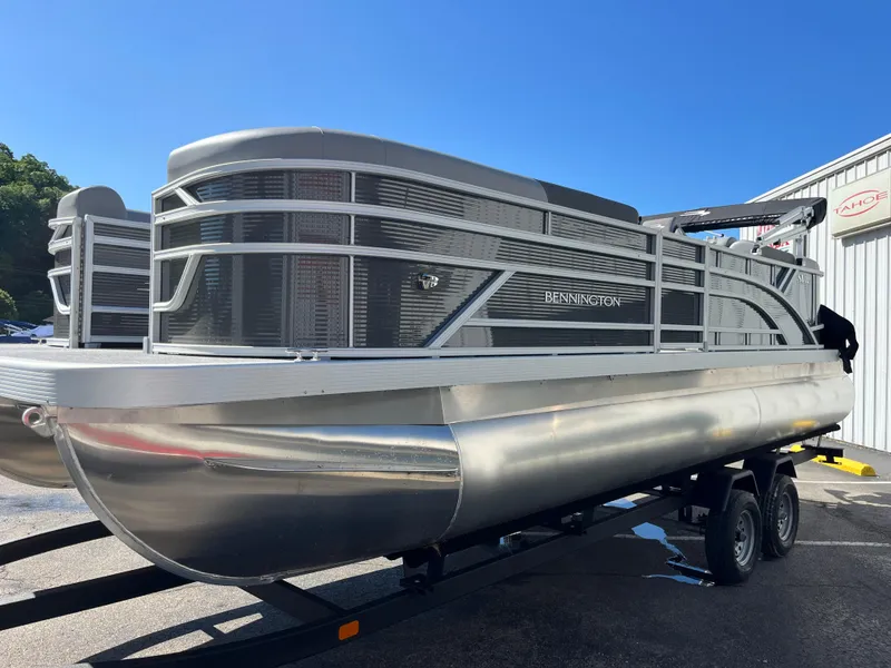 Slide: The Image of 2024 Bennington 22 SVSR pontoon boat on a trailer. - 4