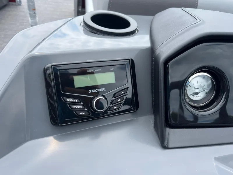 Slide: The Image of Dashboard of 2024 Bennington 22 SVSR with Kicker audio system and gauge. - 14
