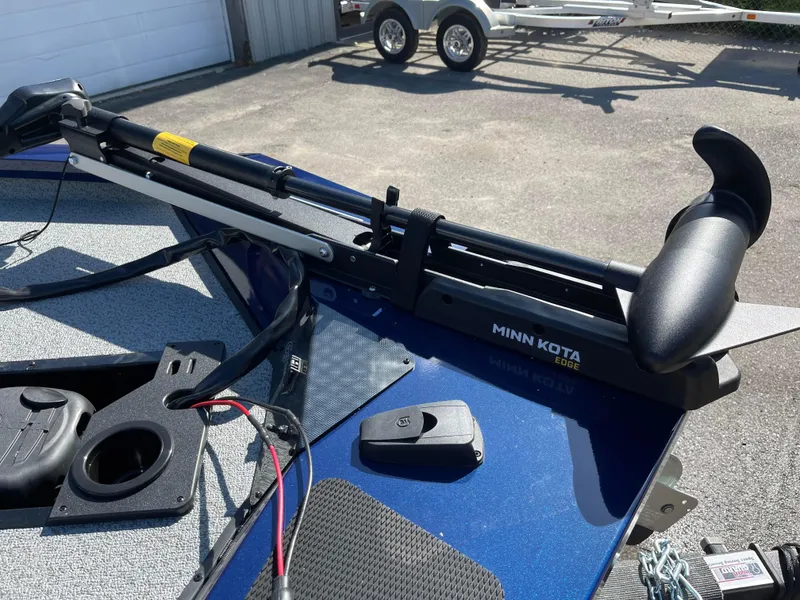 Slide: The Image of 2024 G3 Sportsman 1710 PFX boat with Minn Kota Edge trolling motor. - 11