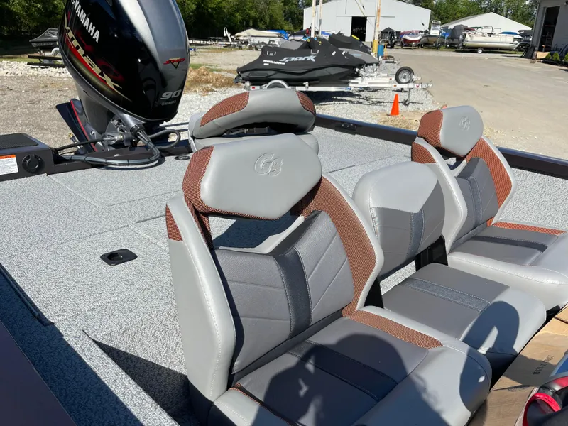 Slide: The Image of 2024 G3 Sportsman 1710 PFX boat with Yamaha motor and cushioned seats. - 10