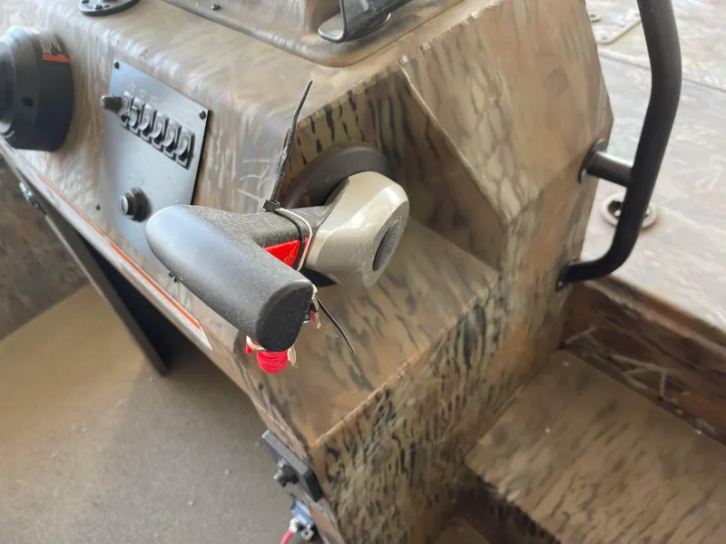 Slide: The Image of 2024 G3 Gator Tough 17 CCJ boat control panel with throttle lever. - 11