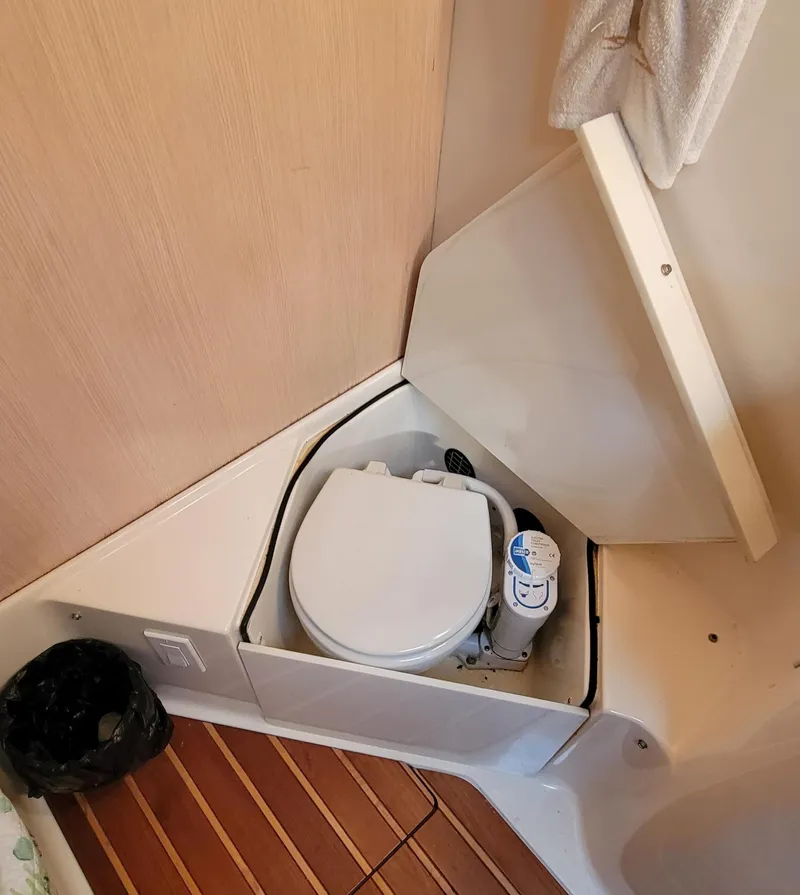 Slide: The Image of Aft Mid Cabin - Electric Head - 33