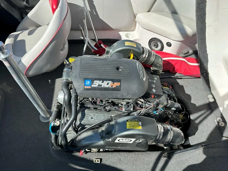 Slide: The Image of 2006 Tigé 22i boat engine, 340 HP, interior view. - 17