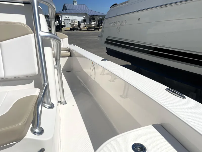 Slide: The Image of 2018 Robalo 206 Cayman boat interior with white and beige seating. - 25