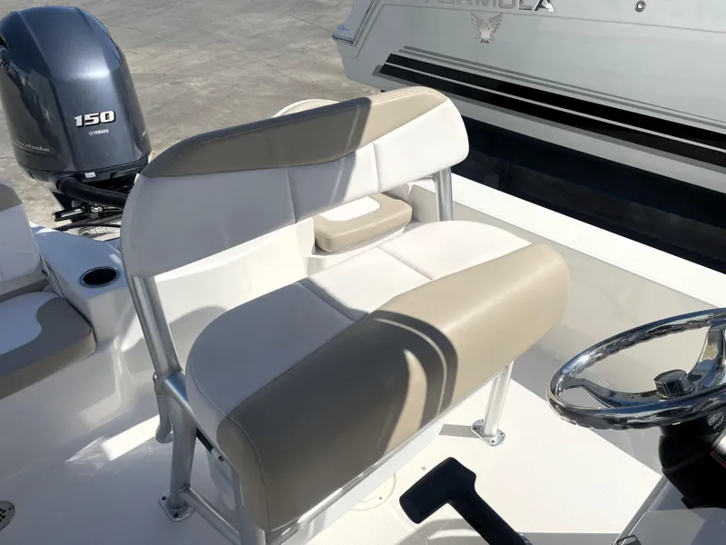 Slide: The Image of 2018 Robalo 206 Cayman boat interior with Yamaha 150 engine. - 27