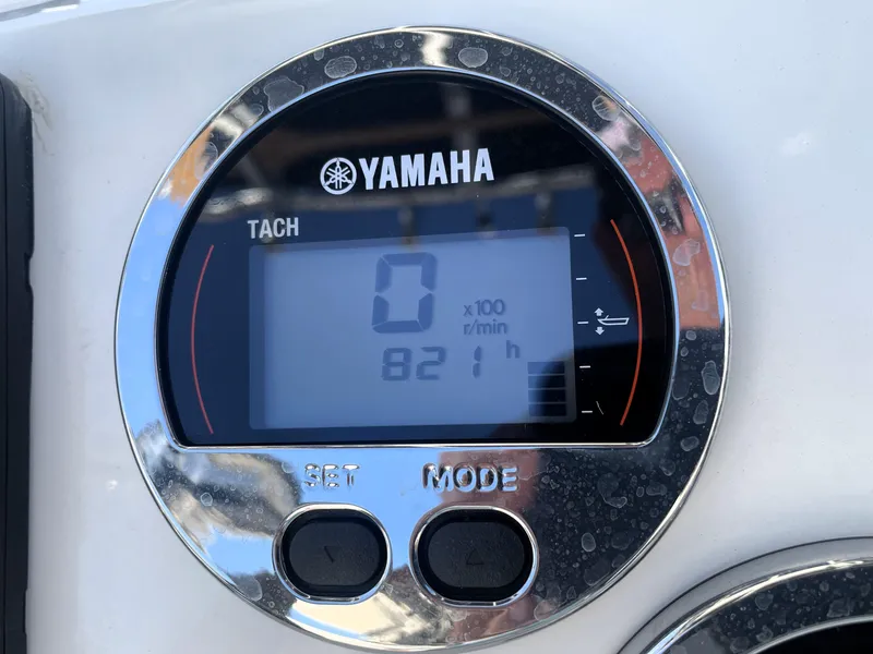 Slide: The Image of Yamaha tachometer on a 2018 Robalo 206 Cayman boat displaying 821 hours. - 35