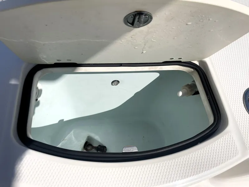 Slide: The Image of Livewell compartment of a 2018 Robalo 206 Cayman boat. - 41