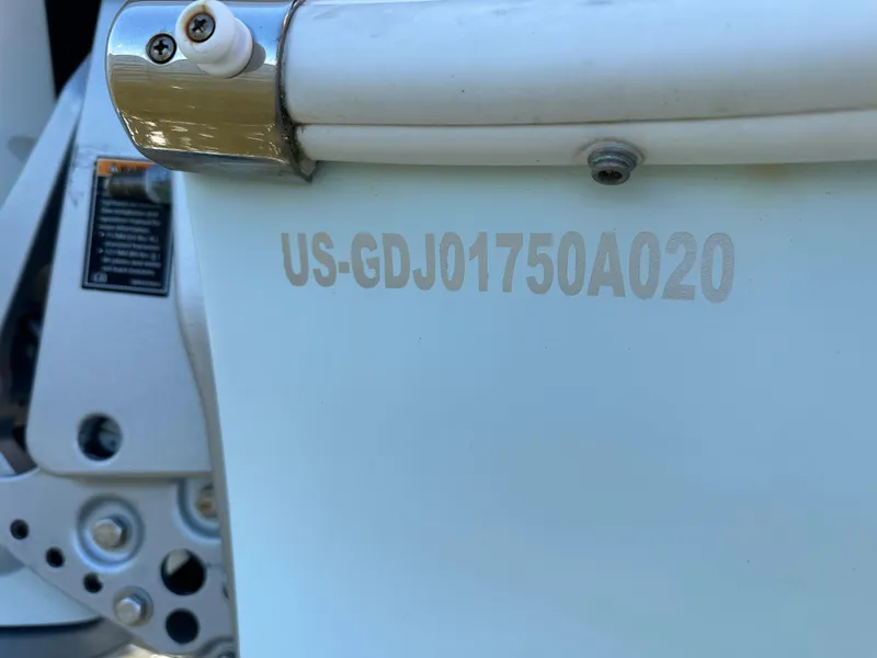 Slide: The Image of Hull identification number on 2020 Glasstream 280 SCX boat. - 41
