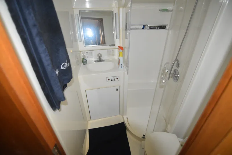 Slide: The Image of Hatteras 39 Mobile Home - Head and Shower - 16