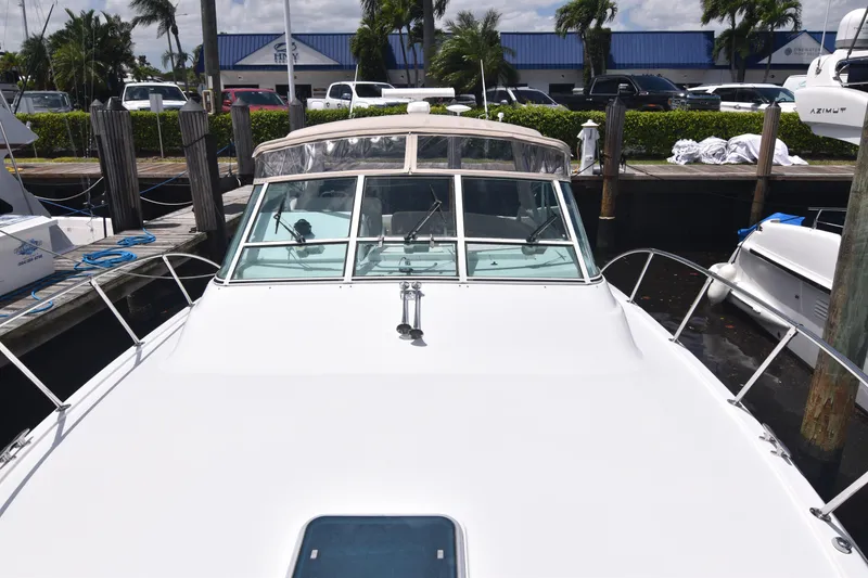 Slide: The Image of Hatteras 39 Mobile Home - Bow - 17