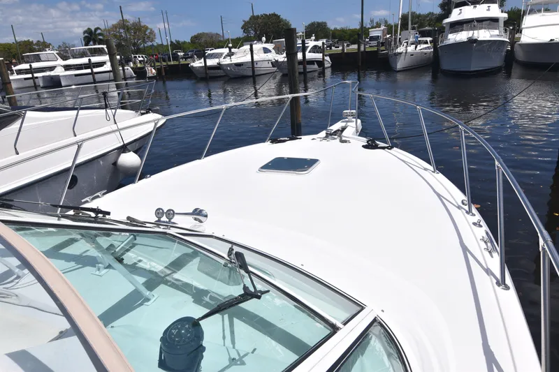 Slide: The Image of Hatteras 39 Mobile Home - Bow - 19