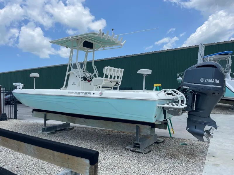 Slide: The Image of 2016 Skeeter SX 240 boat with Yamaha outboard motor on display. - 0