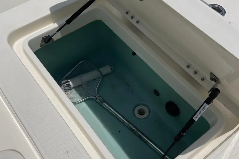 Slide: The Image of 2016 Skeeter SX 240 boat livewell with net. - 7