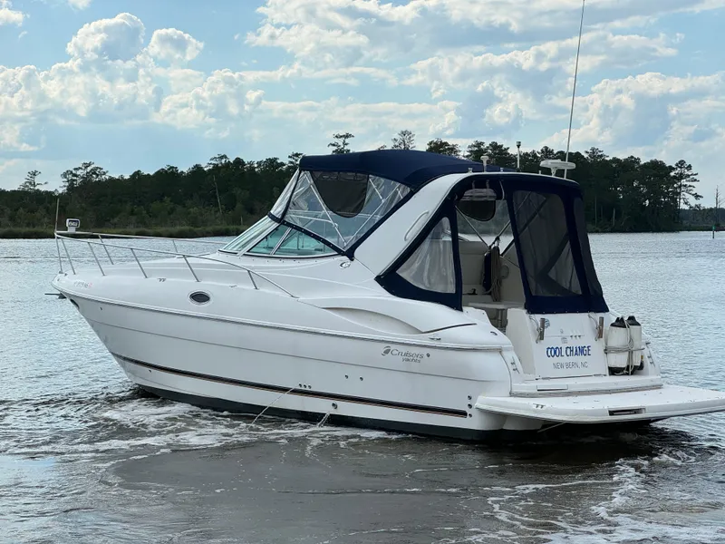 Slide: The Image of Cruisers 320 Express 2004 - 22