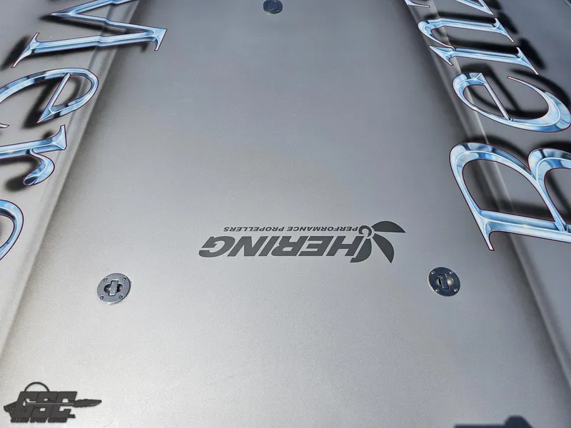 Slide: The Image of 2007 MTI 44 AMG TRIBUTE boat with Hering Performance Propellers logo. - 49