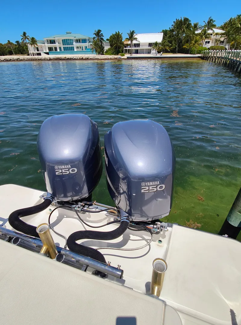 Slide: The Image of 2008 Hydra-Sports Vector 2900 CC with twin Yamaha 250 engines docked by waterfront homes. - 14