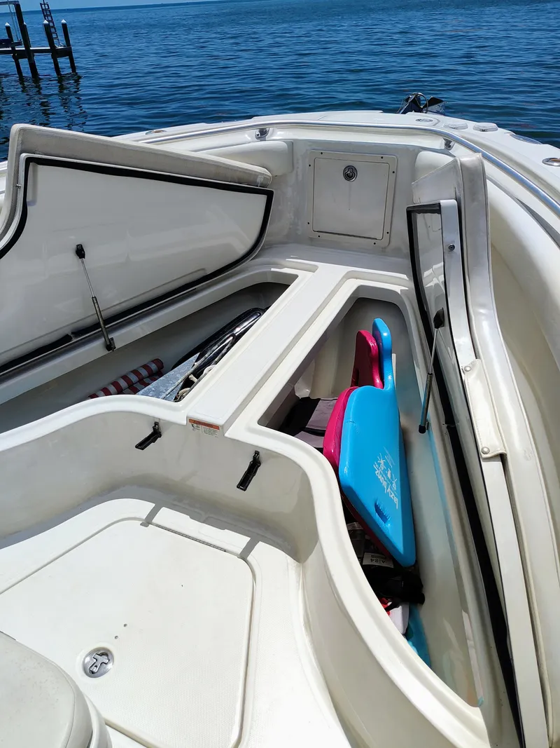 Slide: The Image of 2008 Hydra-Sports Vector 2900 CC boat storage compartments with water view. - 29