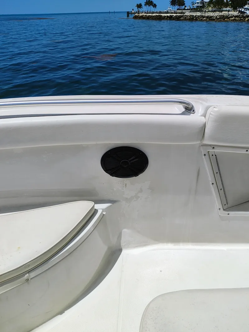 Slide: The Image of 2008 Hydra-Sports Vector 2900 CC boat interior with ocean view. - 32