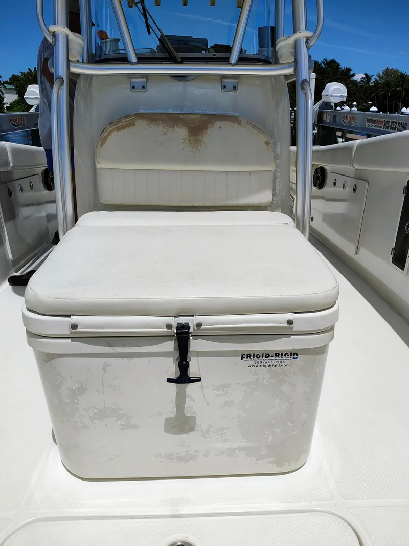Slide: The Image of 2008 Hydra-Sports Vector 2900 CC boat interior with Frigid-Rigid cooler seat. - 34