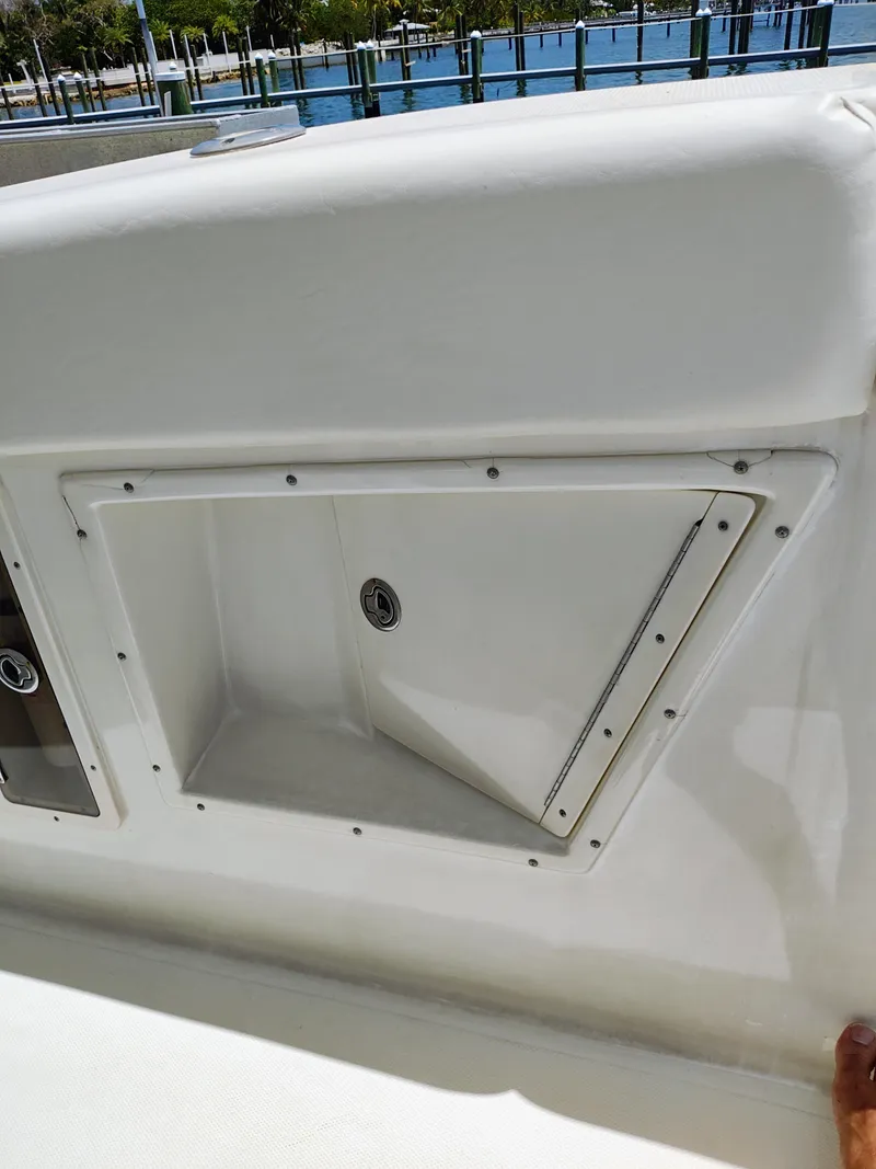 Slide: The Image of 2008 Hydra-Sports Vector 2900 CC storage compartment on deck. - 37