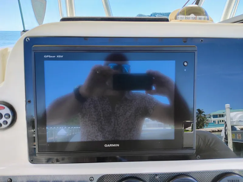 Slide: The Image of Garmin GPS display on a 2008 Hydra-Sports Vector 2900 CC boat. - 51