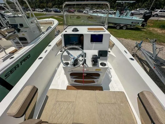 Slide: The Image of Sea Pro 202 Center Console 2024 - 12