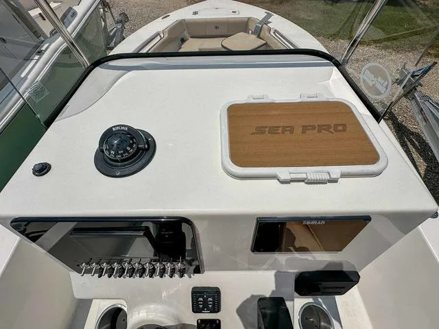 Slide: The Image of Sea Pro 202 Center Console 2024 - 16
