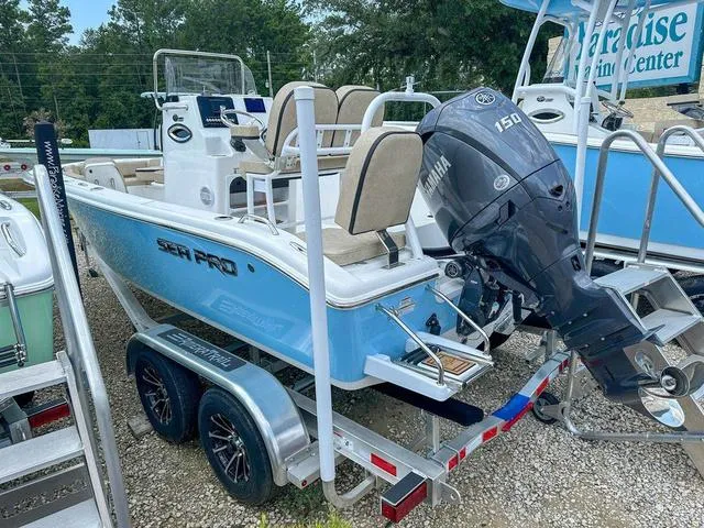 Slide: The Image of Sea Pro 202 Center Console 2024 - 4