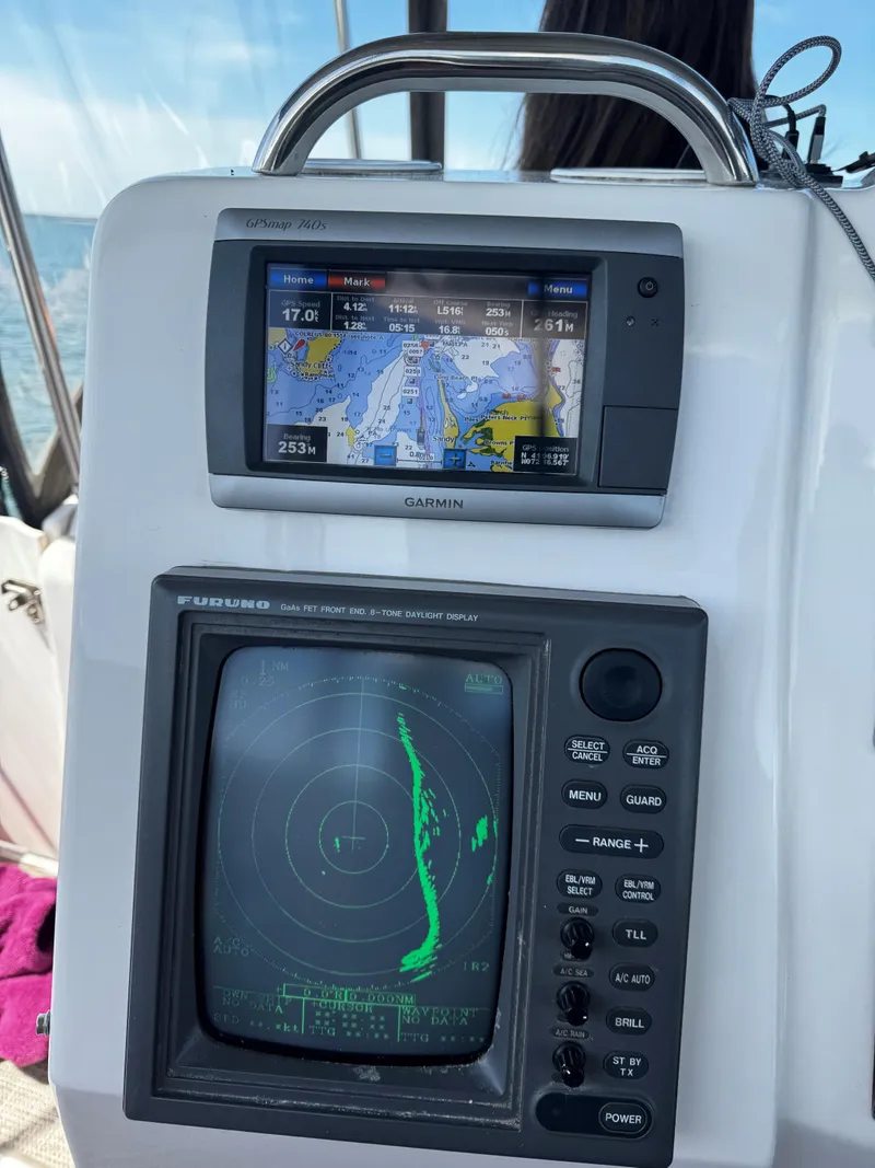 Slide: The Image of Navigation and radar systems on a 1999 Silverton 392 Motor Yacht. - 12