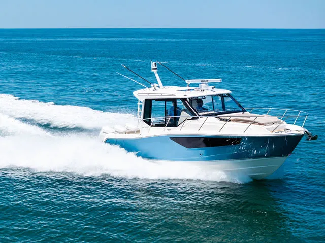 Slide: The Image of Boston Whaler 365 Conquest 2026 - 43