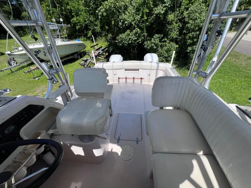 Slide: The Image of 1998 Grady-White F-26 Tigercat boat interior with seating and steering wheel. - 18