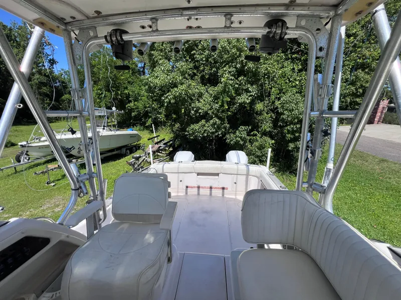 Slide: The Image of 1998 Grady-White F-26 Tigercat boat interior with seating and rod holders. - 19