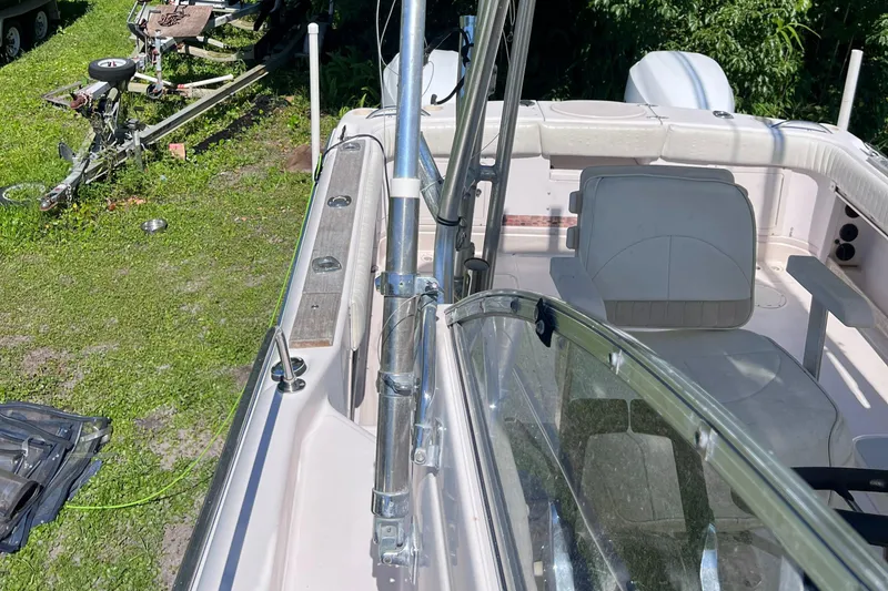 Slide: The Image of 1998 Grady-White F-26 Tigercat boat interior with seating and equipment. - 38