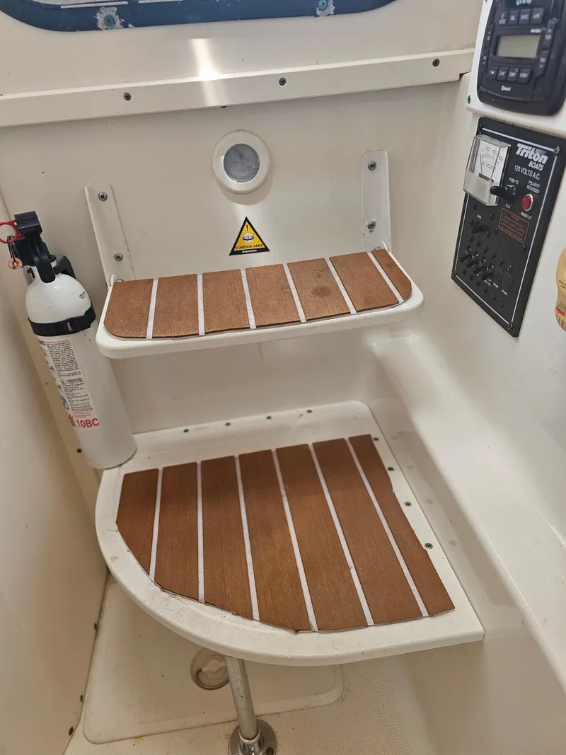 Slide: The Image of Triton 2690 WA 2005 - 10