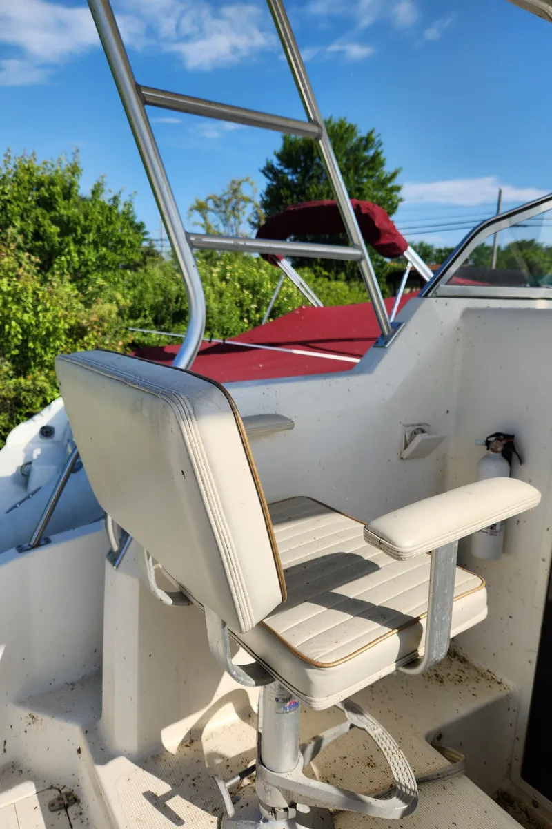 Slide: The Image of 1999 Renken 2788 boat with white captain's chair and red canopy. - 5