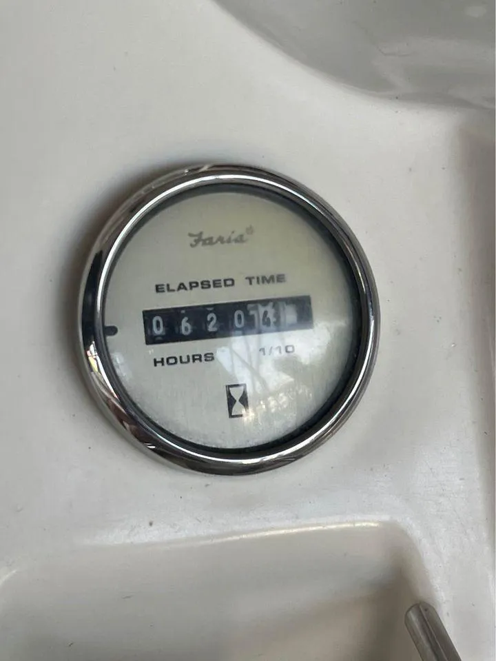 Slide: The Image of Elapsed time meter on 2008 Sweetwater SW 2386 DFS-3 Gate boat. - 6