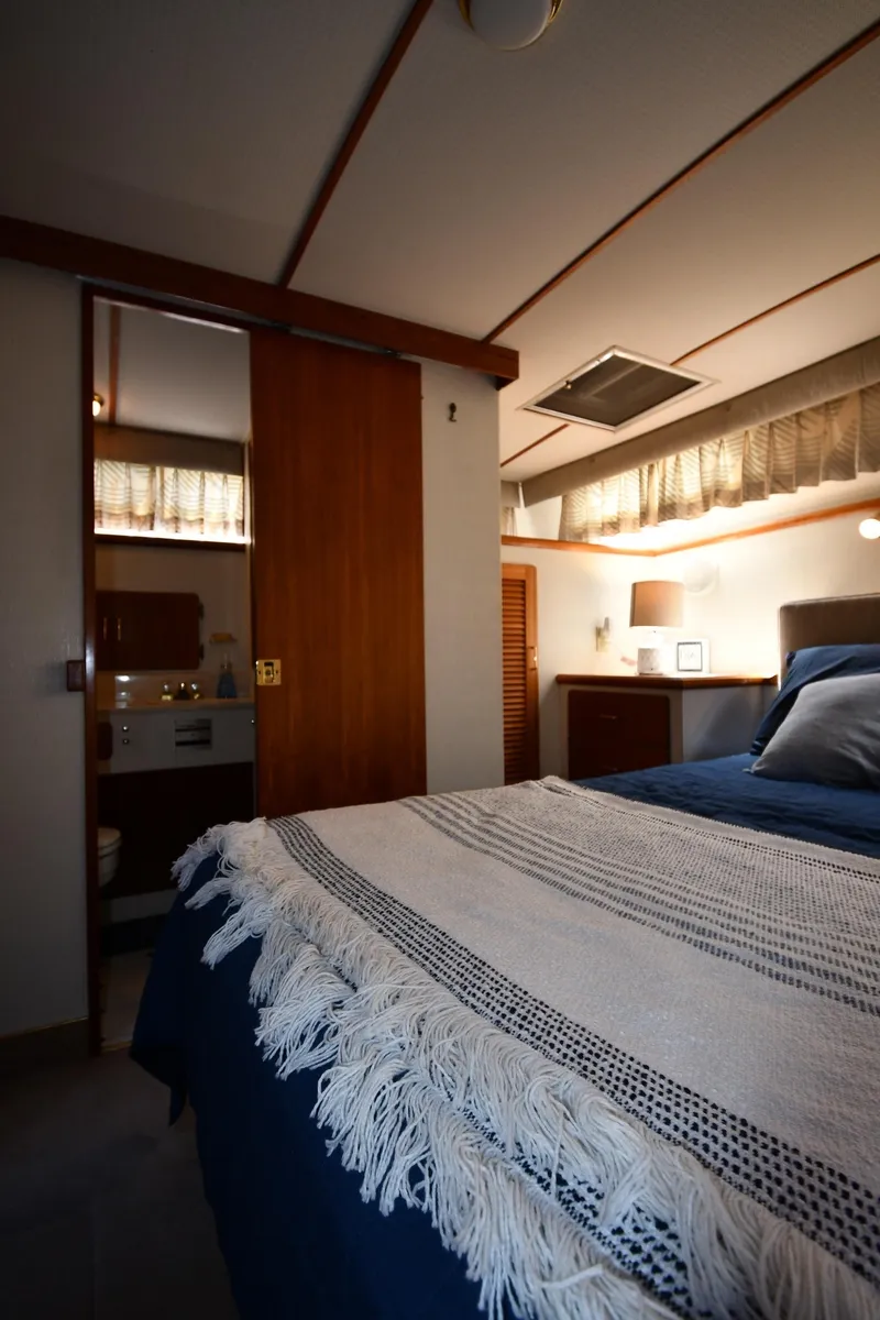 Slide: The Image of Tollycraft 34 Sundeck 1988 - 57