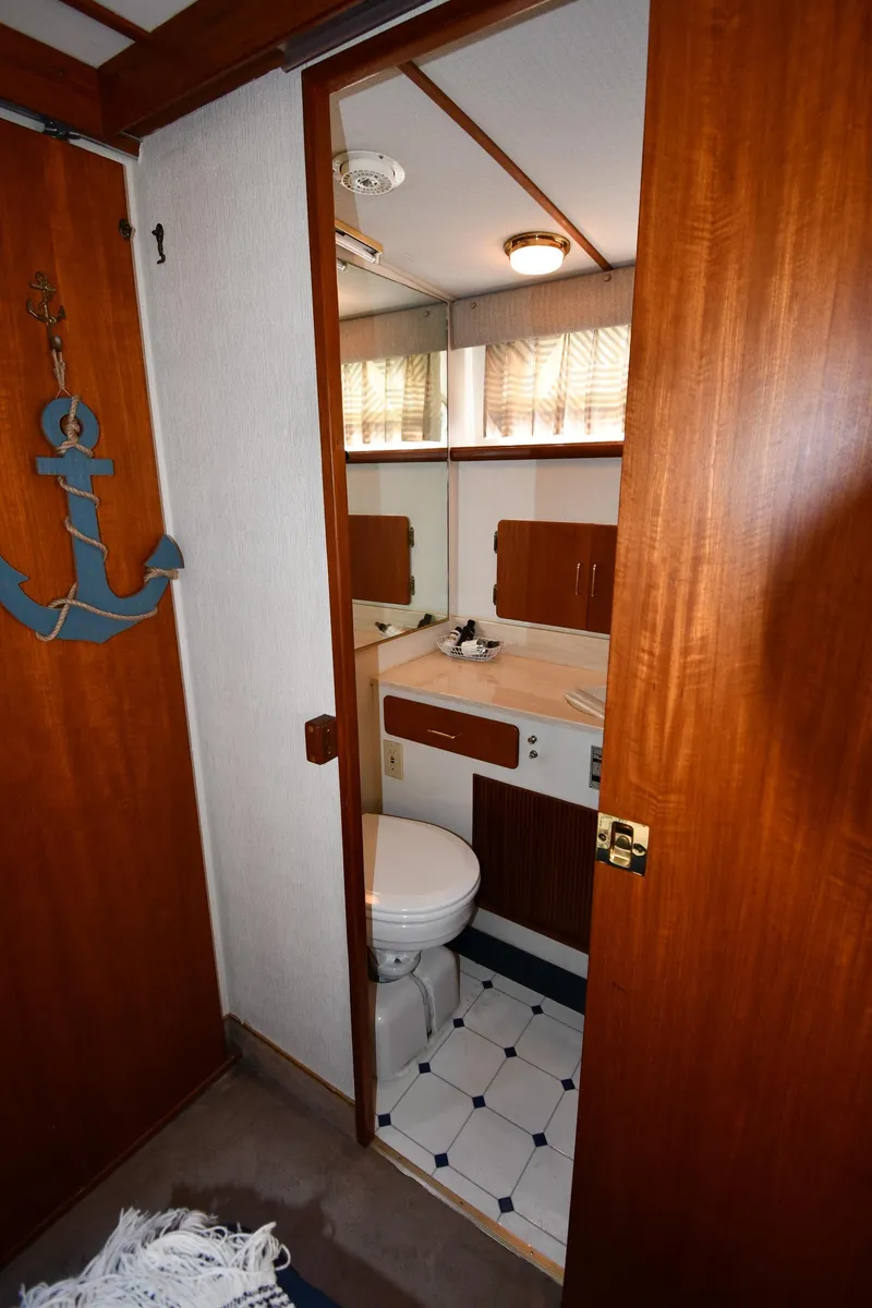 Slide: The Image of Tollycraft 34 Sundeck 1988 - 58