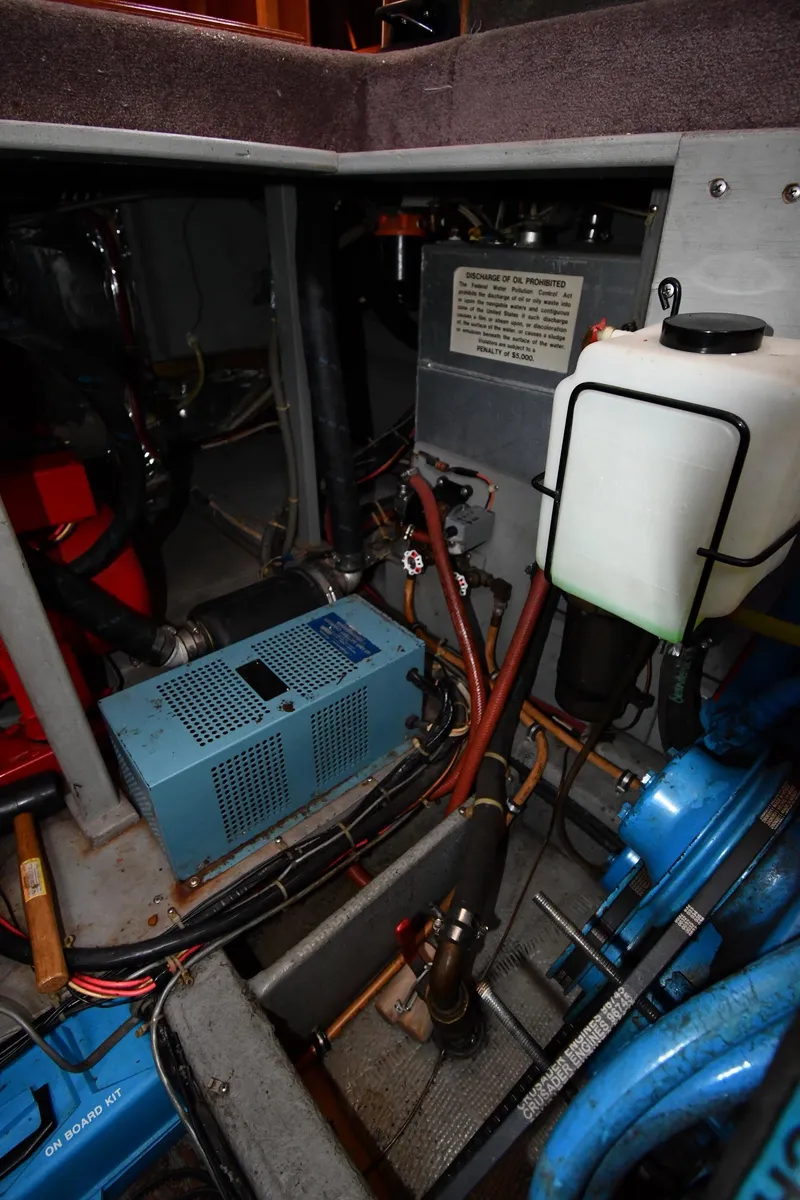 Slide: The Image of Tollycraft 34 Sundeck 1988 - 65