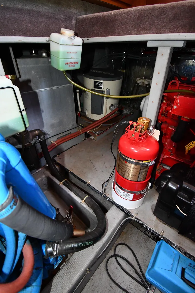 Slide: The Image of Tollycraft 34 Sundeck 1988 - 66