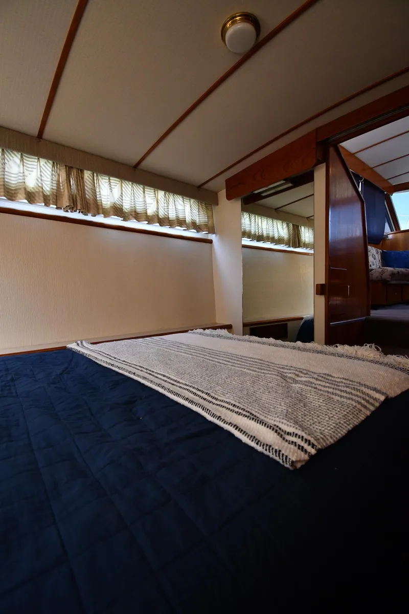 Slide: The Image of Tollycraft 34 Sundeck Motor Yacht 1988 - 53