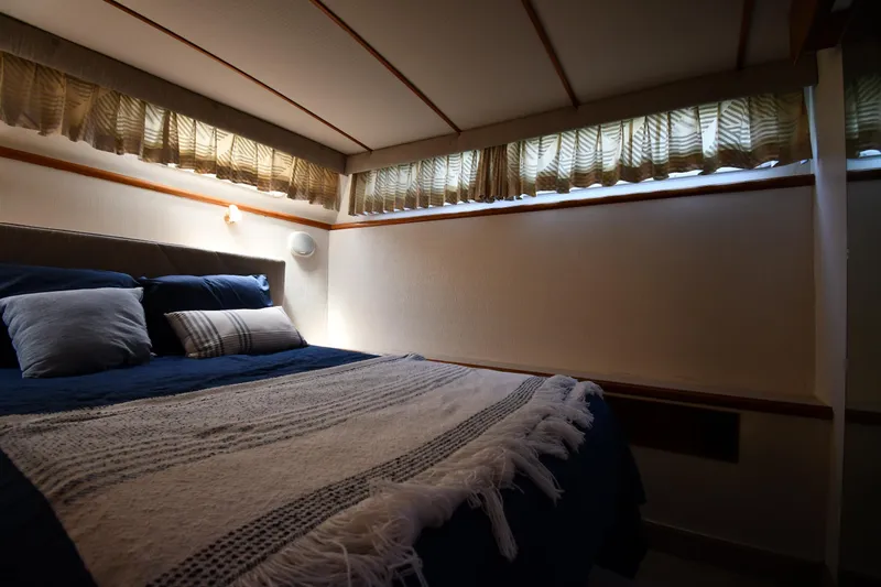 Slide: The Image of Tollycraft 34 Sundeck Motor Yacht 1988 - 54