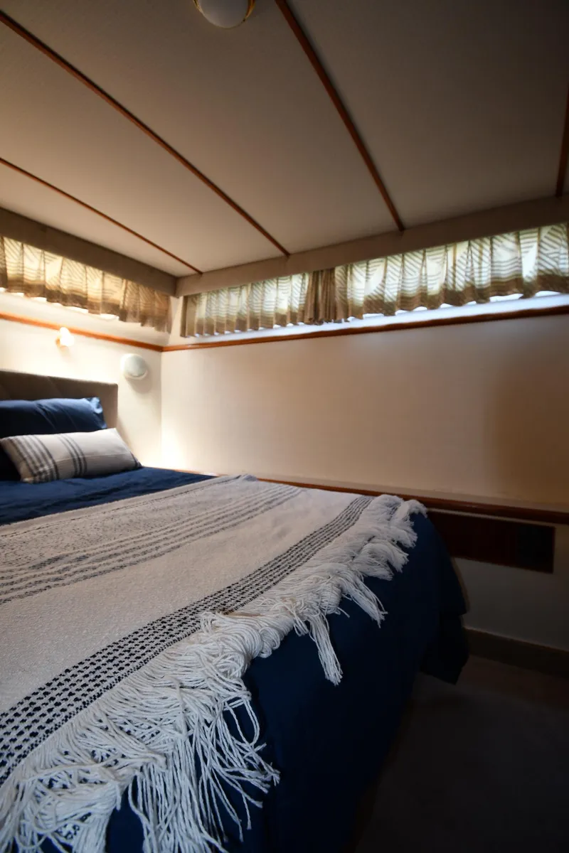 Slide: The Image of Tollycraft 34 Sundeck Motor Yacht 1988 - 55