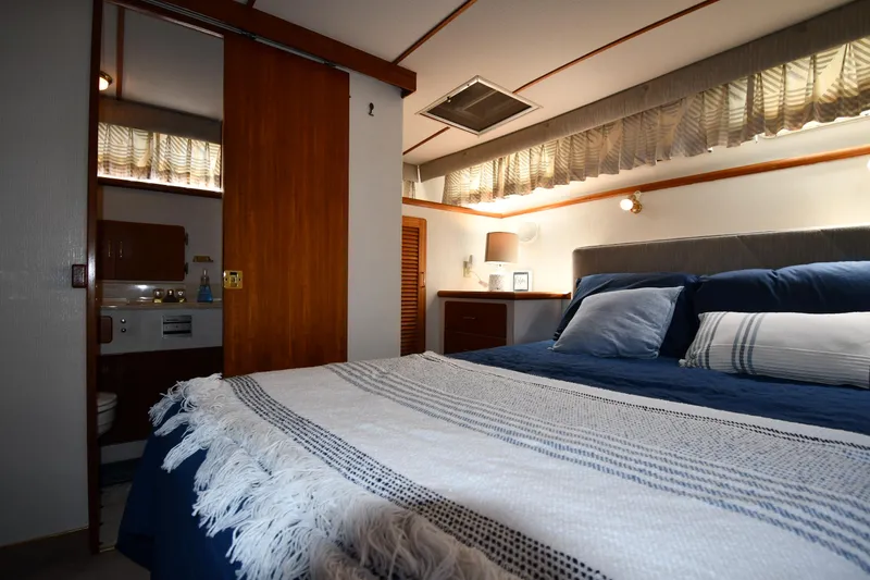 Slide: The Image of Tollycraft 34 Sundeck Motor Yacht 1988 - 56