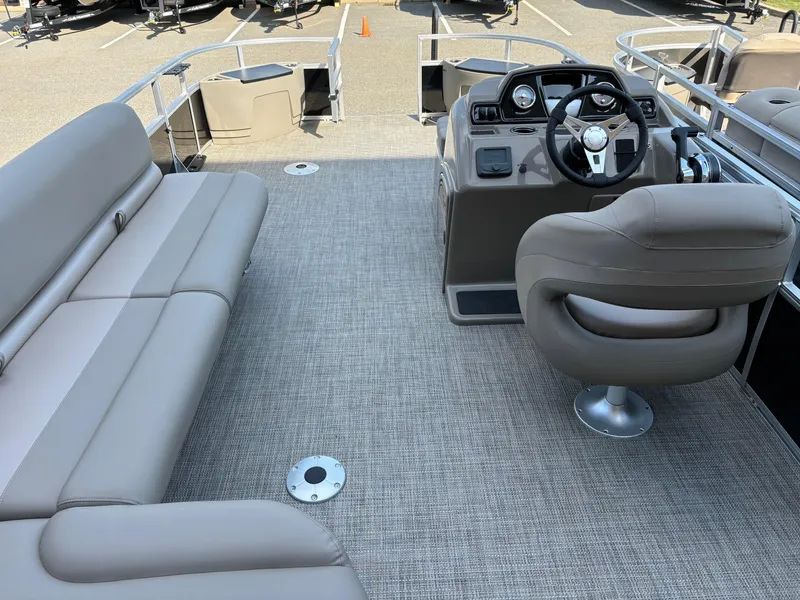 Slide: The Image of Ranger Reata 200F 2024 - 68