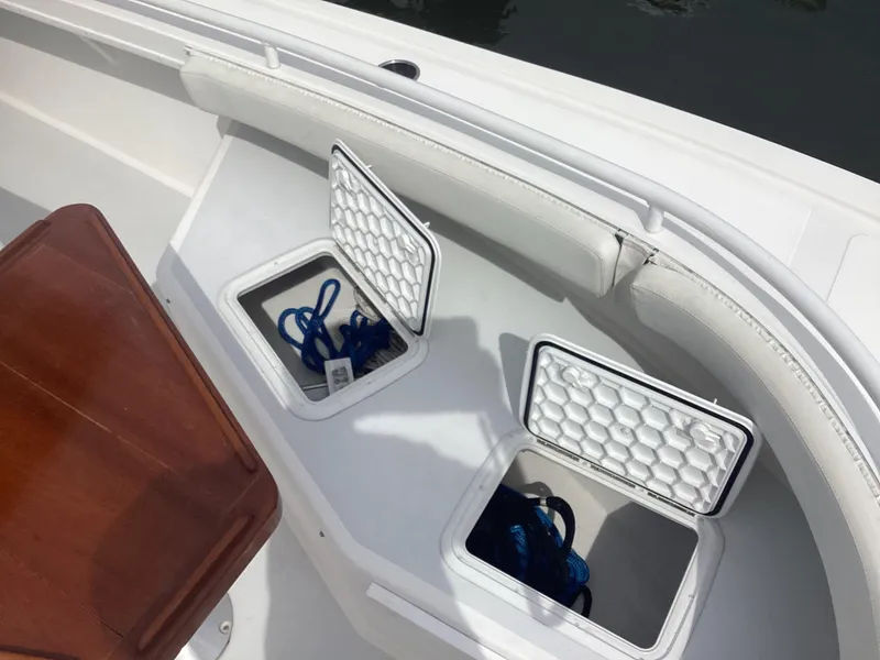 Slide: The Image of Steiger Craft 255 Long Beach 2012 mit offenen Staufächern. - 12