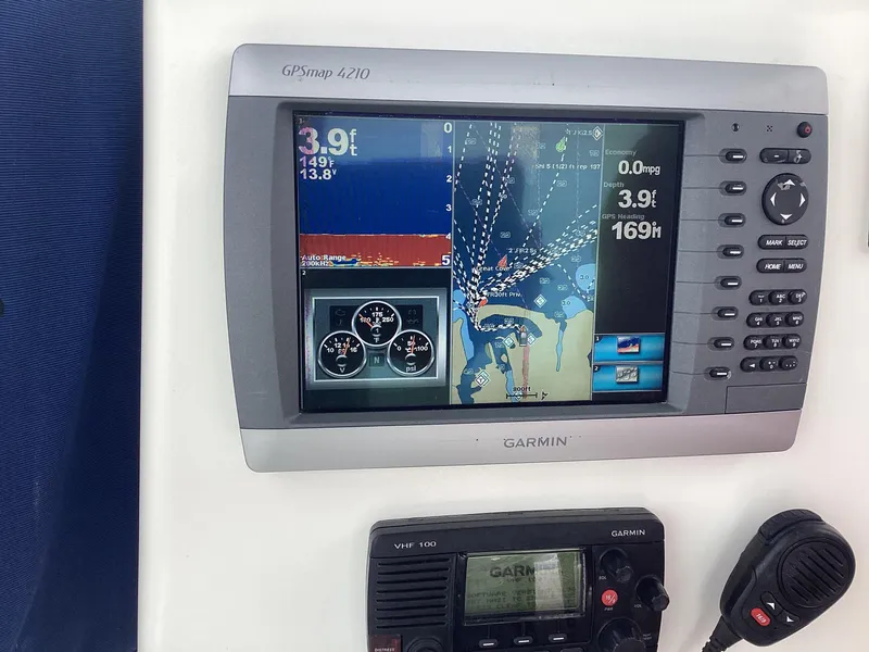 Slide: The Image of Garmin GPSmap 4210 auf Steiger Craft 255 Long Beach, 2012. - 18