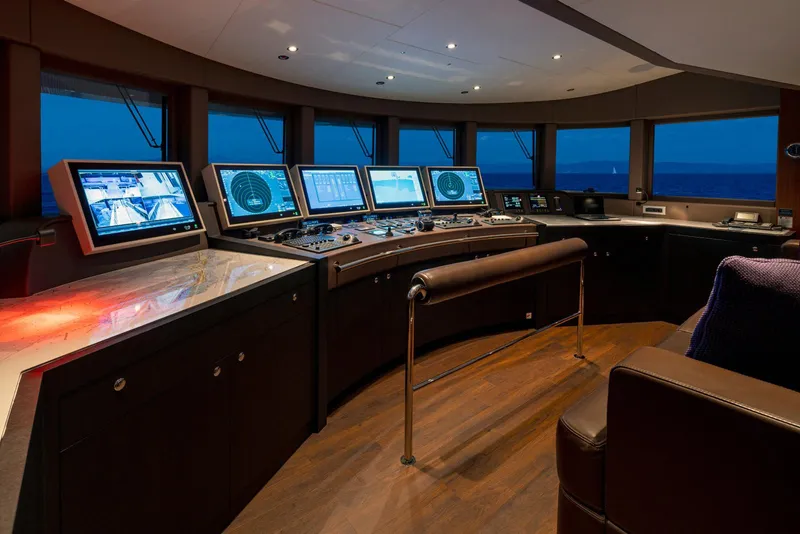 Slide: The Image of 164' Heesen 2021 (ELA) Bridge - 17