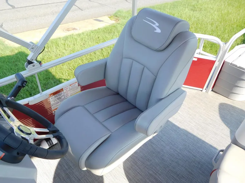Slide: The Image of Captain's chair on a 2024 Bennington 20 SVF pontoon boat. - 3
